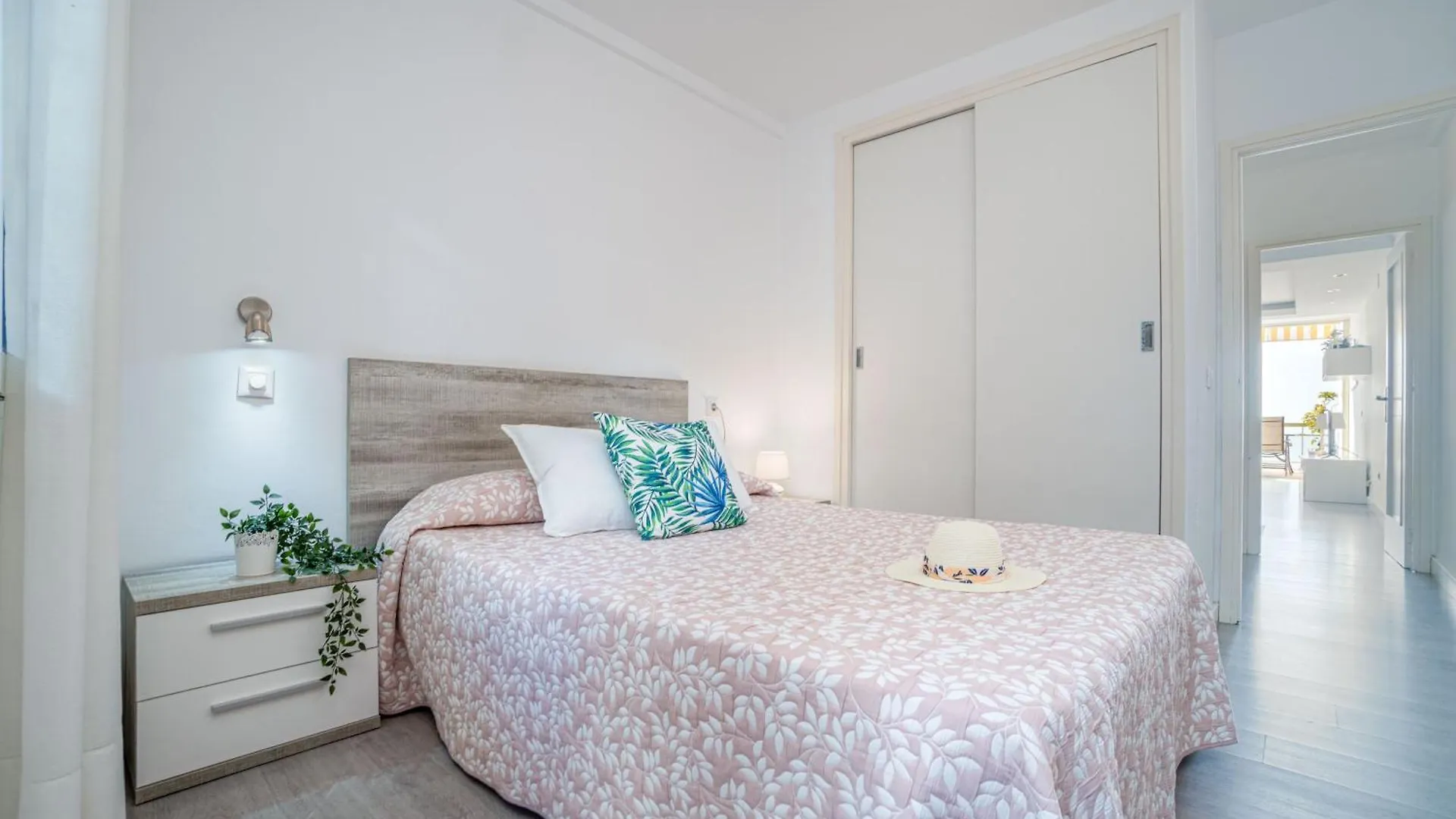 Apartment Meda Chica Roses